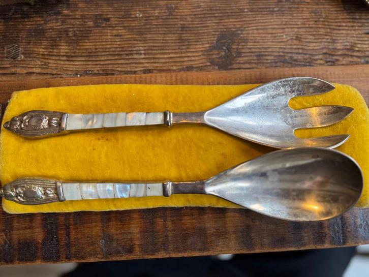 Vintage verzilverde lepel / vork  salade set met parelmoer, Antiek en Kunst, Antiek | Bestek, Ophalen