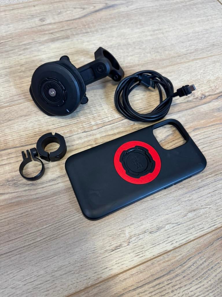 Quad lock wireless cahrger met vibratie demper en hoesje, Ophalen of Verzenden, Zo goed als nieuw, Motor