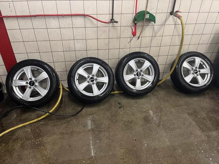 Mooie Oxxo Kallisto velgen met Winterbanden, Auto-onderdelen, Banden en Velgen, Banden en Velgen, Winterbanden, 16 inch, 205 mm
