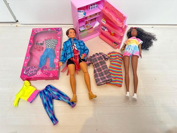 Barbie extra fashionista ijskast kleding gratis rolstoel, Kinderen en Baby's, Speelgoed | Poppen, Zo goed als nieuw, Barbie, Ophalen of Verzenden