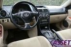 Youngtimer Lexus IS200 aut Executive | trekhaak | NL auto, Traction-control, Beige, Leder en Stof, Beige