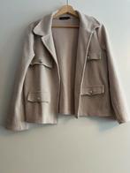 Beige Jasje Musthaves by Elja - S/M, Kleding | Dames, Beige, Ophalen of Verzenden, Zo goed als nieuw, Jasje