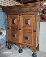 Antieke houten kast met snijwerk, Ophalen
