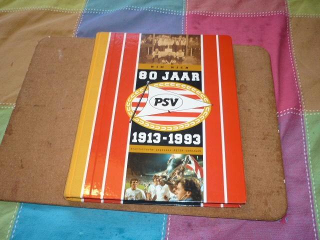 Mooi PSV boek 80 jaar , 1913 - 1993, Verzamelen, Sportartikelen en Voetbal, Zo goed als nieuw, Boek of Tijdschrift, PSV, Ophalen of Verzenden