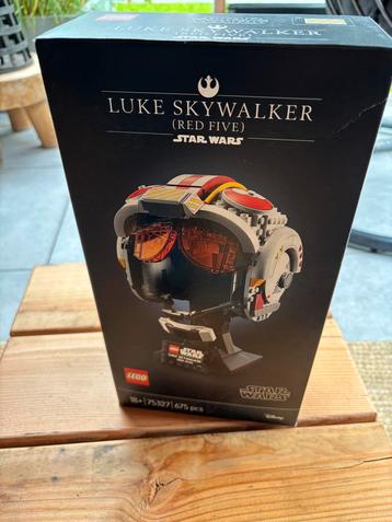 Nieuwe LEGO Star Wars Luke Skywalker Helm (Red Five) beschikbaar voor biedingen