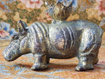 Mooi zwaar antiek Oosters beeldje van een nijlpaard 11,7 cm.