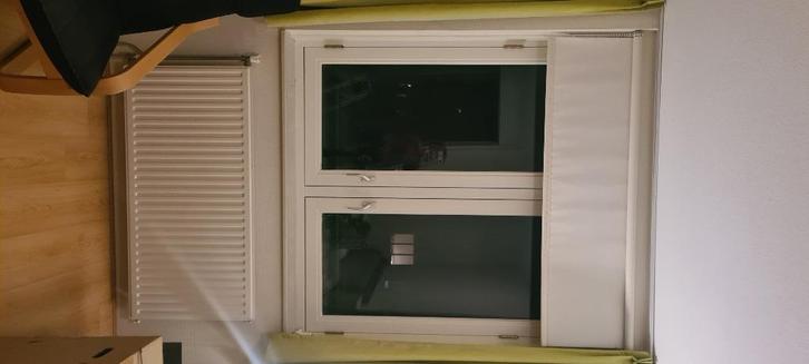 2 creme kleurige verduisterende rolgordijnen, Huis en Inrichting, Stoffering | Gordijnen en Lamellen, Gebruikt, 150 tot 200 cm