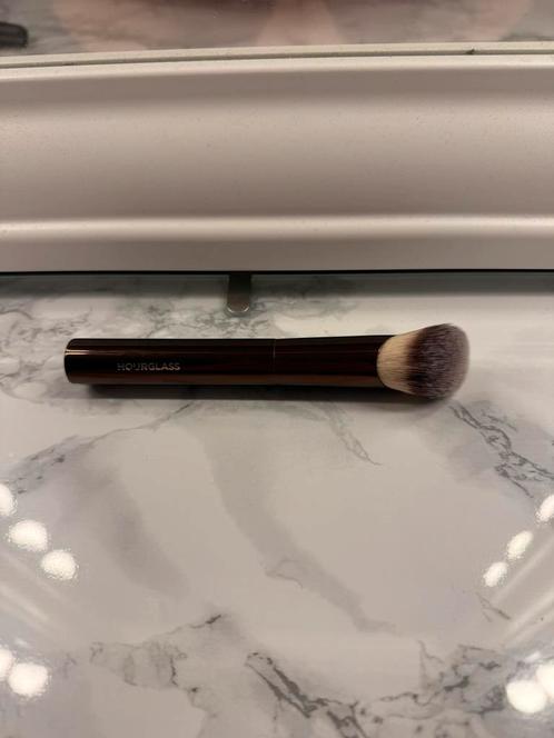 Hourglass foundation brush ongebruikt!, Sieraden, Tassen en Uiterlijk, Uiterlijk | Cosmetica en Make-up, Nieuw, Make-up, Gehele gezicht