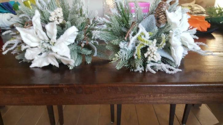 Te koop 2 decoratie kunstboeketten., Huis en Inrichting, Woonaccessoires | Kunstplanten en Kunstbloemen, Gebruikt, Binnen, Ophalen