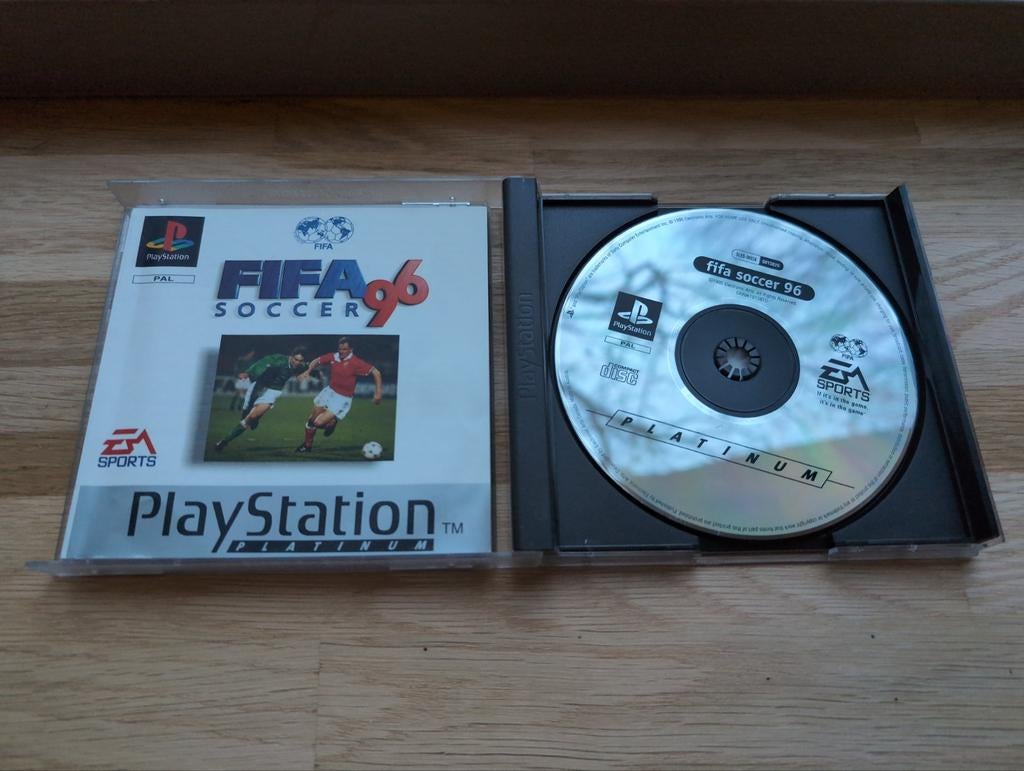 FIFA 96 Platinum - PlayStation 1 (PS1) Compleet, Gebruikt, 2 spelers, Ophalen of Verzenden, Vanaf 3 jaar