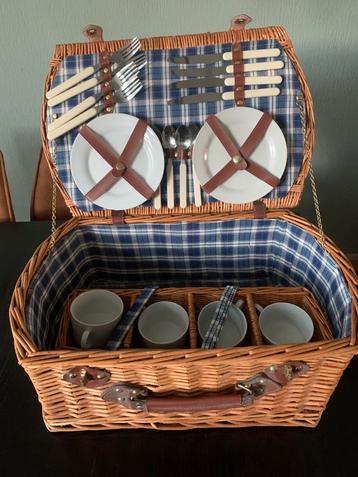 Picknickmand / Picknick mand beschikbaar voor biedingen