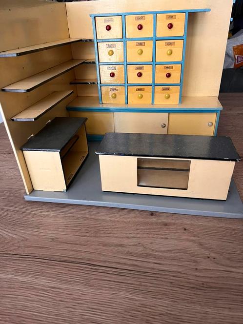 Handgemaakt winkeltje eind vijtiger jaren, Kinderen en Baby's, Speelgoed | Poppenhuizen, Gebruikt, Toebehoren, Ophalen of Verzenden