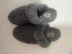 Grijze UGG Pantoffels - Maat 40, Ophalen of Verzenden, Gedragen, Grijs, Pantoffels of Sloffen