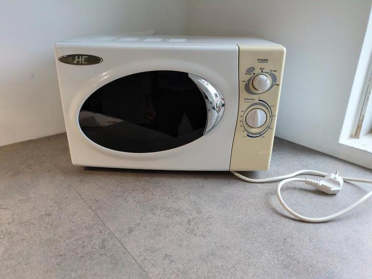 Magnetron - Eenvoudig en Functioneel, Witgoed en Apparatuur, Magnetrons, Gebruikt, Vrijstaand, Magnetron, Minder dan 45 cm, Draaiplateau