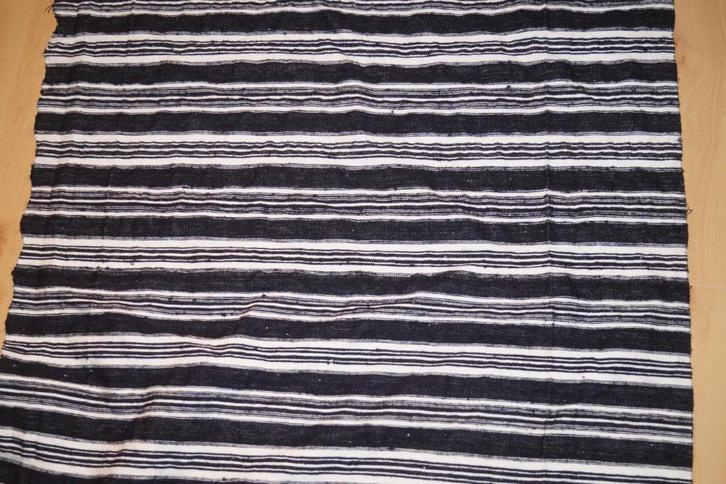 grote lap handgeweven stof,folkore, Staphorster klederdracht, Antiek en Kunst, Antiek | Kleding en Accessoires, Ophalen of Verzenden