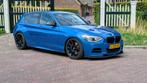 Snelle en complete BMW M135i (400pk, M-pakket), Auto's, 74 €/maand, Zwart, 1520 kg, Blauw