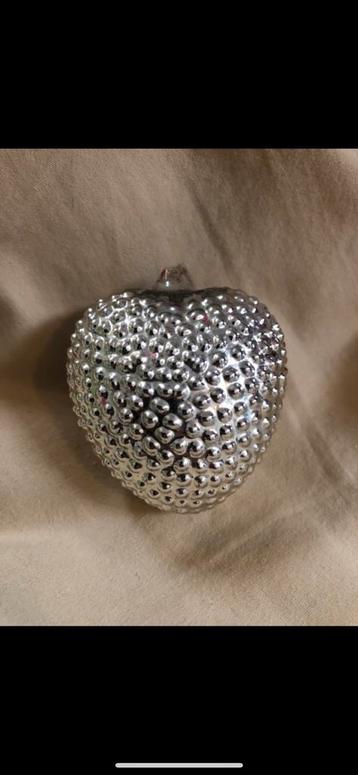 Oude antieke kerstbal hart zilver beschikbaar voor biedingen