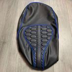 UITVERKOOP! Zadelhoes Vespa Sprint blauw audi rs custom, Info@jynkx.com, Jynkx, Nieuw, Ophalen of Verzenden