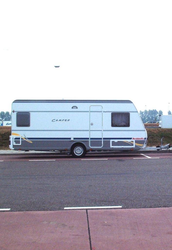 Dethleffs Caravan 510 DB in topstaat  met vele extra's !, Caravans en Kamperen, Caravans, Particulier, tot en met 4, 1000 - 1250 kg