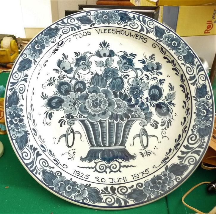 2 DELFT BLAUW GOEDEWAAGEN BORDEN HANDWERK 25 CM DOORS.UNIEK, Antiek en Kunst, Antiek | Wandborden en Tegels, Verzenden