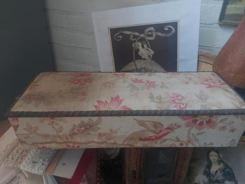 Mooie oude iets sleetse Brocante stoffen doos, Antiek en Kunst, Curiosa en Brocante, Ophalen of Verzenden