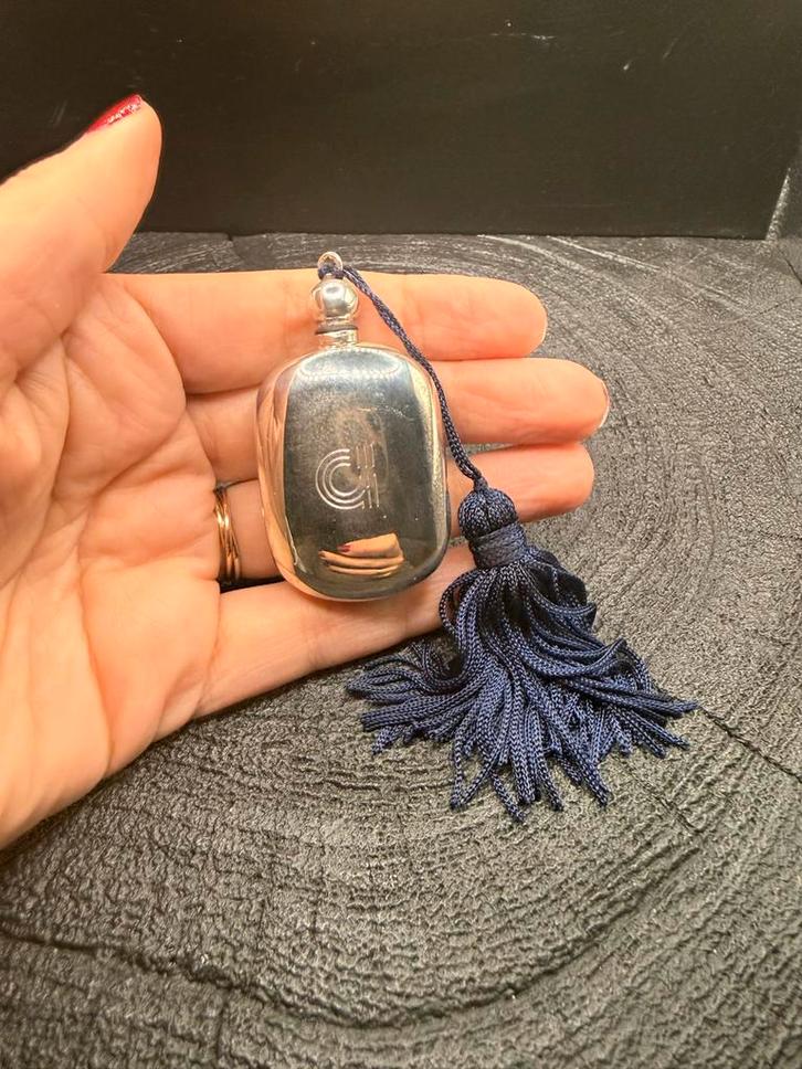 Zilveren 925 parfumflesje met blauwe pluim, Antiek en Kunst, Antiek | Goud en Zilver, Zilver, Ophalen of Verzenden