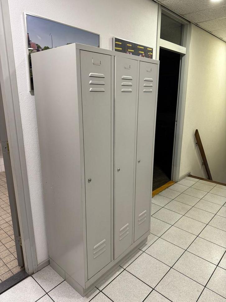 GRATIS Metalen Lockers Kledingkast (zonder sleutels/2dicht), Huis en Inrichting, Kasten | Lockerkasten, Gebruikt, Ophalen