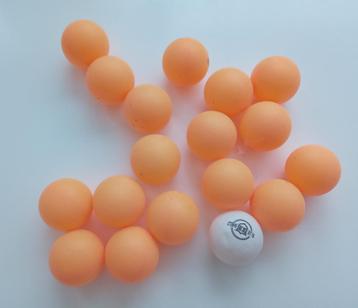 Oranje pingpong ballen beschikbaar voor biedingen