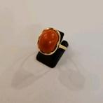 Vintage 14 karaats gouden ring bezet met Bloedkoraal, 18 tot 19, Ophalen of Verzenden, Zo goed als nieuw, Met edelsteen