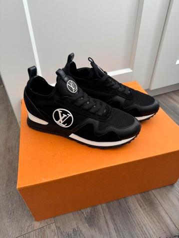 Louis Vuitton -Sneakers Maat 37 beschikbaar voor biedingen