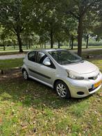 Toyota Aygo 1.0 12V Vvt-i 5DRS 2011 Grijs, Voorwielaandrijving, Stof, Zwart, 4 stoelen