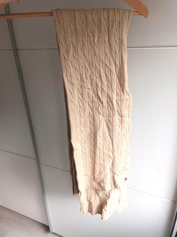 Hilfiger Flag Cable Knit Wool Blend Scarf beschikbaar voor biedingen
