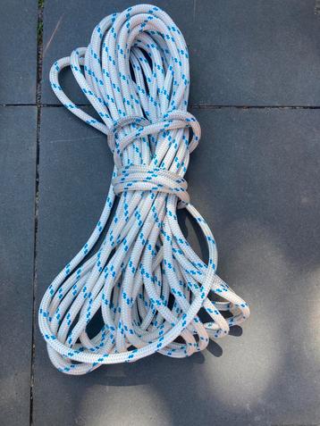 2x Lijn 12 mm 26meter en 22meter lang beschikbaar voor biedingen