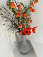 2 stenen/beton vasen met oor,grijs,42 cm hoog, Ophalen of Verzenden, Zo goed als nieuw