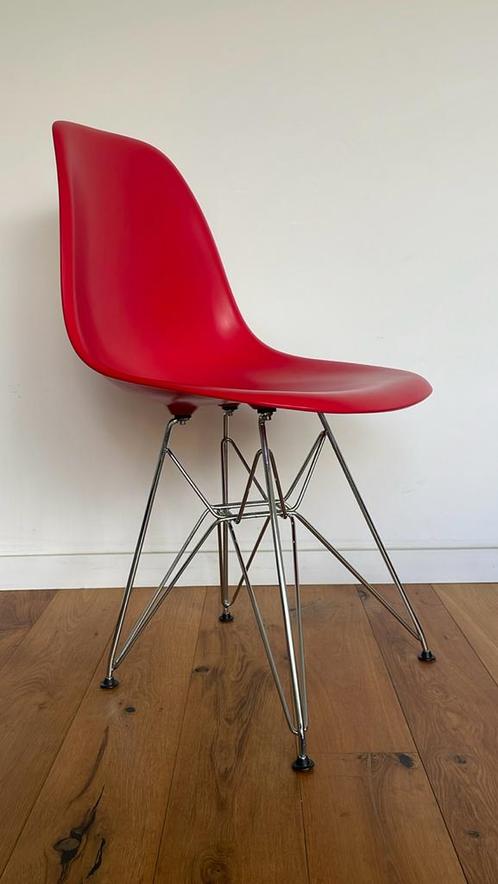 Replica Eames DSR Chair – rood met chroom onderstel, Huis en Inrichting, Stoelen, Zo goed als nieuw, Eén, Kunststof, Rood, Ophalen