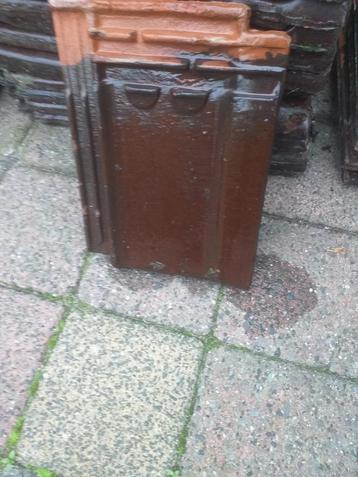 Dakpannen geglazuurd. beschikbaar voor biedingen