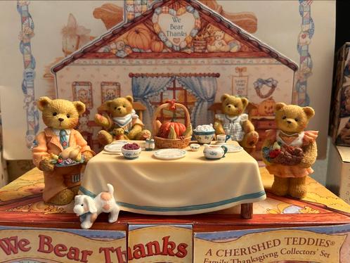 Cherished Teddies  We Bear Thanks, Verzamelen, Beren en Cherished Teddies, Zo goed als nieuw, Beeldje, Cherished Teddies, Ophalen of Verzenden