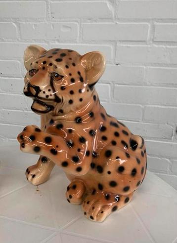 Beeld twee mid century luipaard welpen vintage beelden 70s. beschikbaar voor biedingen