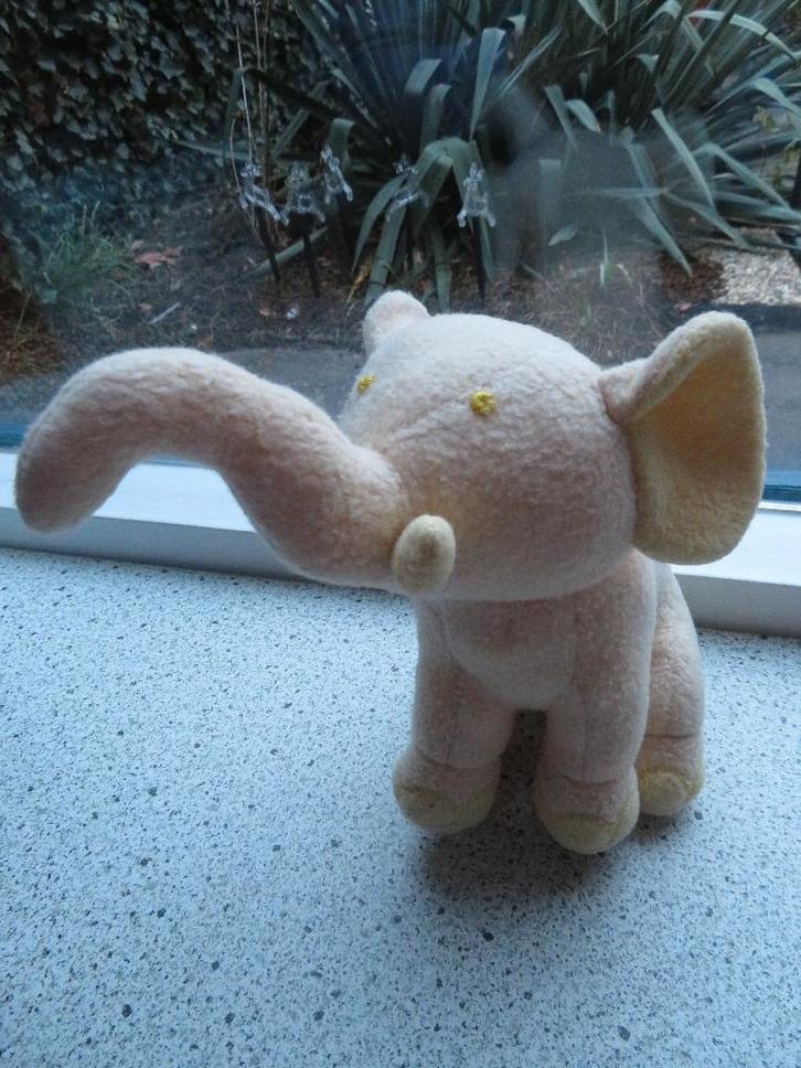 Olifant heel licht geel merk Knuffel & Ko Unitoys, Kinderen en Baby's, Speelgoed | Knuffels en Pluche, Zo goed als nieuw, Olifant