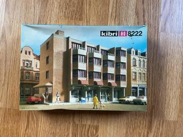 Kibri flatgebouw H0 nr. 8222, deels ongebouwd beschikbaar voor biedingen