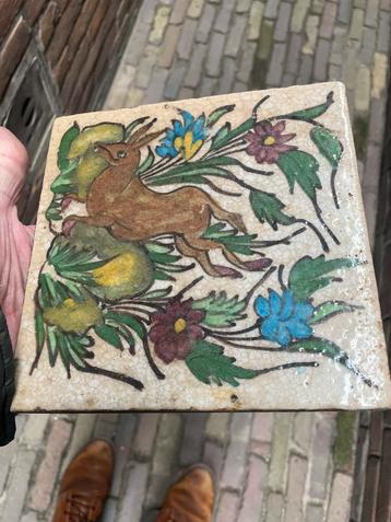 Drie Perzische tegels beschikbaar voor biedingen