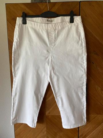 Mooie Witte 3/4 broek van Miss Etam. Maat 48 beschikbaar voor biedingen