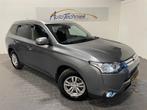 Mitsubishi Outlander 2.0 Aut. *7PERS*NL-Auto*Trekhaak*, Auto's, Mitsubishi, 15 km/l, 4 cilinders, 150 pk, 7 stoelen