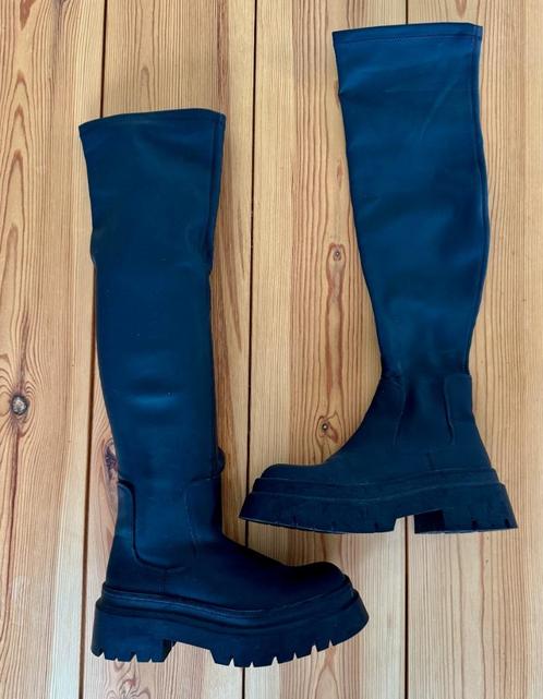 Zwarte Overknee Laarzen Pull & Bear - Zwart - maat 38, Kleding | Dames, Schoenen, Zo goed als nieuw, Hoge laarzen, Zwart, Ophalen of Verzenden