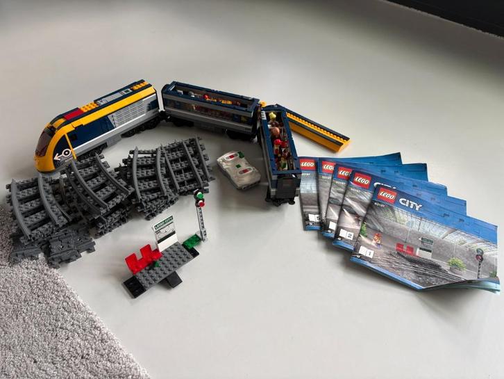 LEGO City Passagierstrein 60197 — Compleet + extra rails, Kinderen en Baby's, Speelgoed | Duplo en Lego, Zo goed als nieuw, Lego