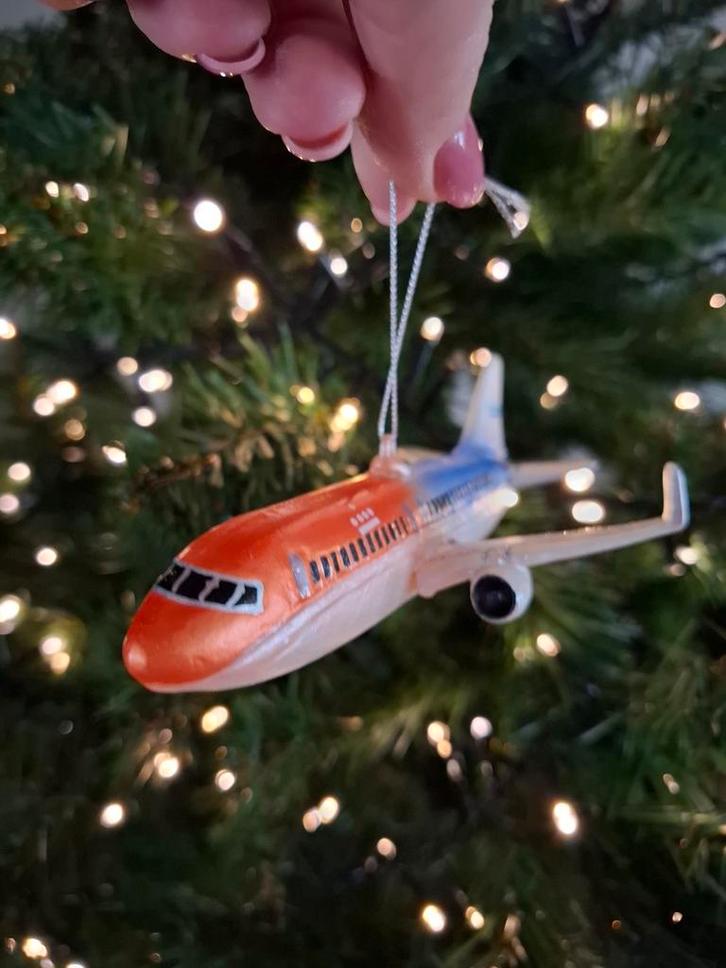 Kerstornament vliegtuig Boeing 777 Orange Pride KLM kleur, Hobby en Vrije tijd, Feestartikelen, Nieuw, Versiering, Ophalen of Verzenden