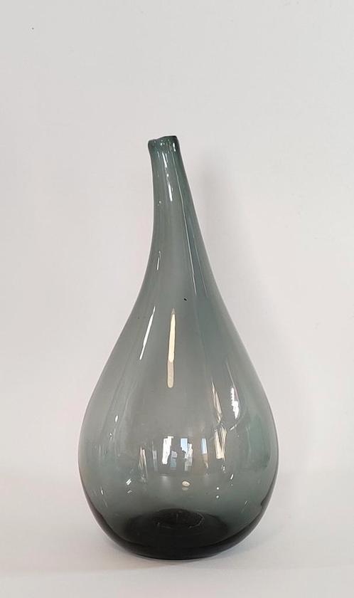 Vintage design vaas. Mondgeblazen. Grijs -transparant Sober, Huis en Inrichting, Woonaccessoires | Overige, Zo goed als nieuw