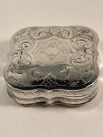 Zilveren pepermunt/ pillendoosje uit 1855, Ophalen of Verzenden, Zilver