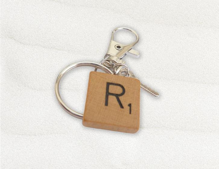 Dome’s Design: Scrabble Bag Charm/sleutelhanger (R – zilver), Verzamelen, Sleutelhangers, Nieuw, Merk, Ophalen of Verzenden