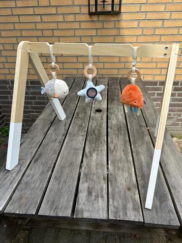 Petite Amélie houten babygym met oceaanknuffeltjes beschikbaar voor biedingen
